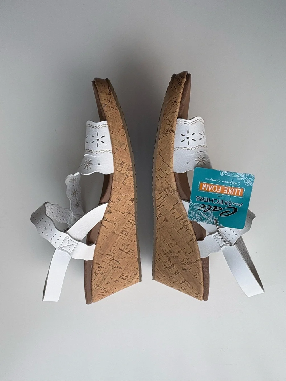 Skechers Cali Luxury Foam White Wedge Sandals. Womens Size 9